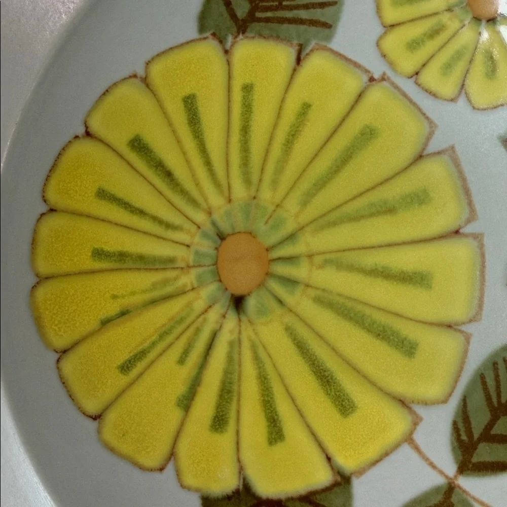 Stonekraft Avitra Mikasa Yellow Floral Stoneware 10.5” Plate